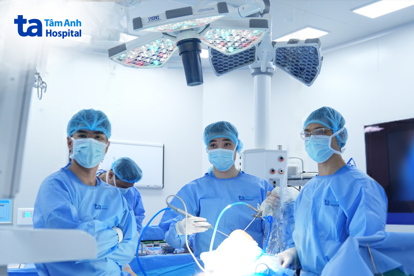 Bác sĩ Quyền ghép sụn chêm tái tạo cho Quang