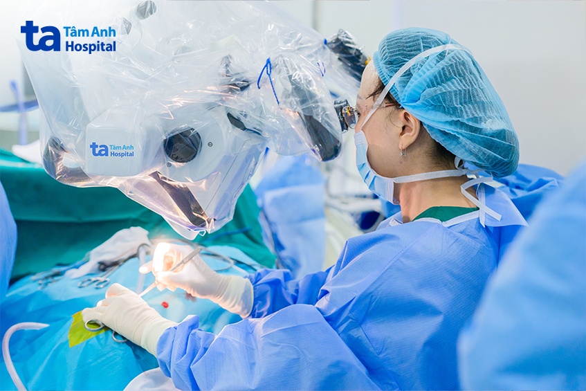 BS Chung Thủy cấy ốc tai điện tử