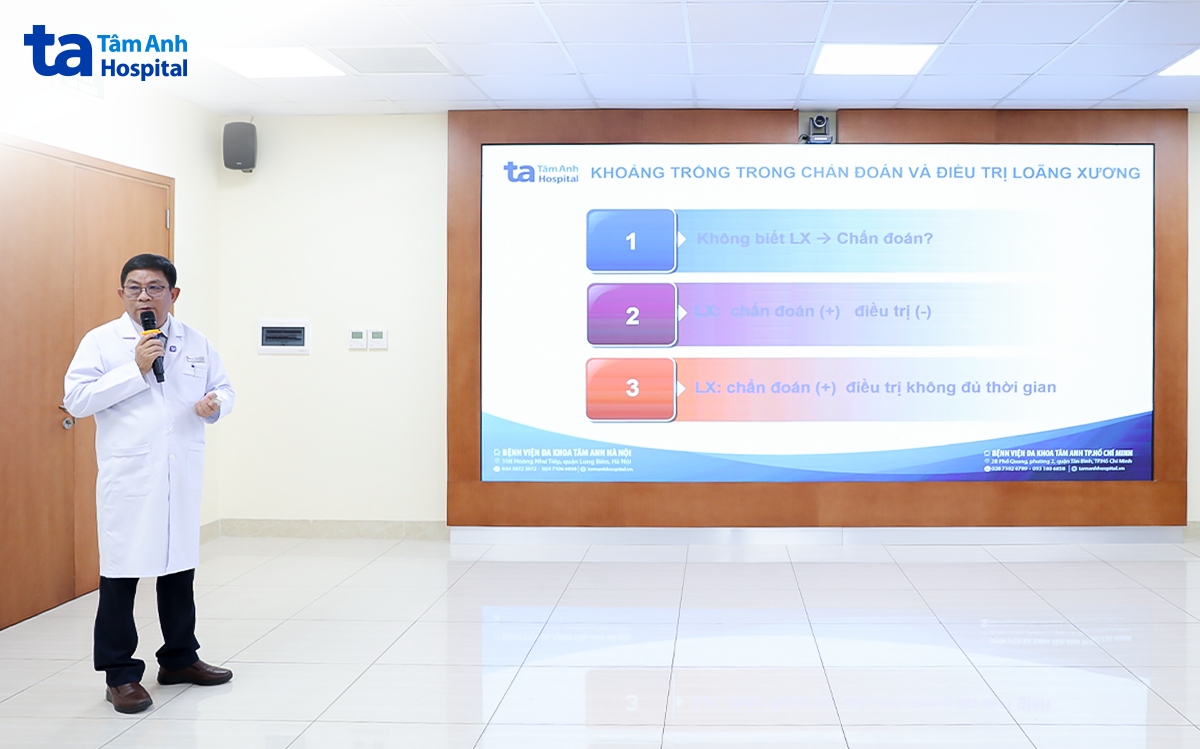 BS Lê Văn Tuấn phát biểu