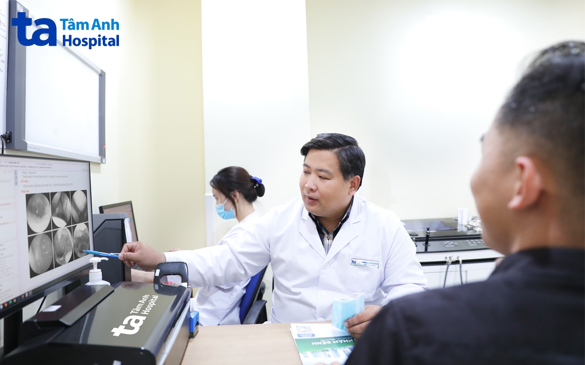 BS Ngọc tư vấn cho anh Tăng