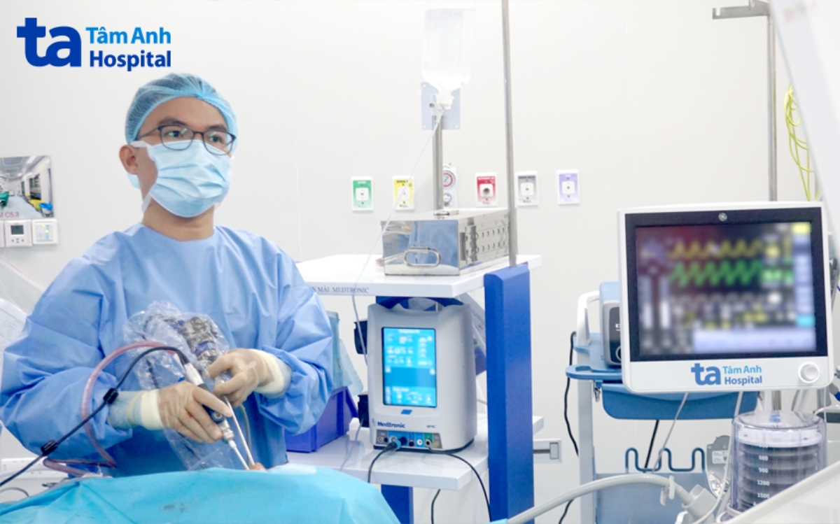 BS Nguyên phẫu thuật nội soi cho người bệnh
