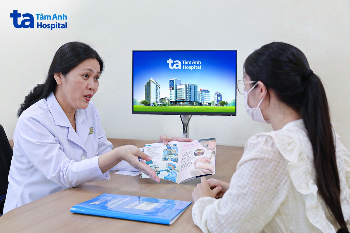 BS.CKI Châu Hoàng Phương Thảo tư vấn trữ đông trứng cho khách hàng