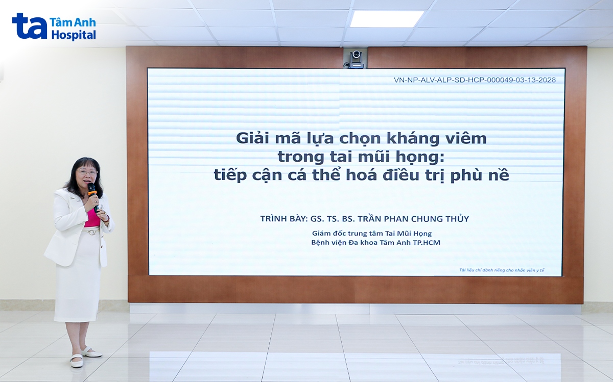 BS Trần Phan Chung Thủy phát biểu