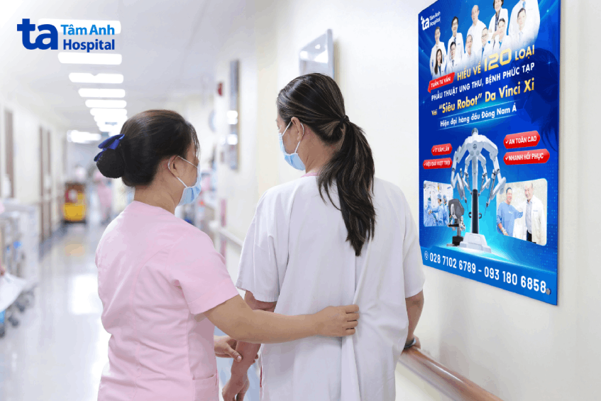 Chị Dương, 50 tuổi, từ Mỹ về Việt Nam điều trị bệnh sa tử cung và bàng quang độ 2,3. Chị được phẫu thuật robot cố định bàng quang và tử cung vào dây chằng chậu lược 2 bên, bảo tồn tử cung.