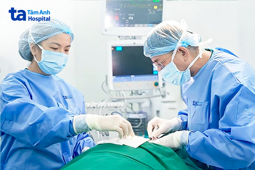 đặt buồng tim vào dưới da thành ngực