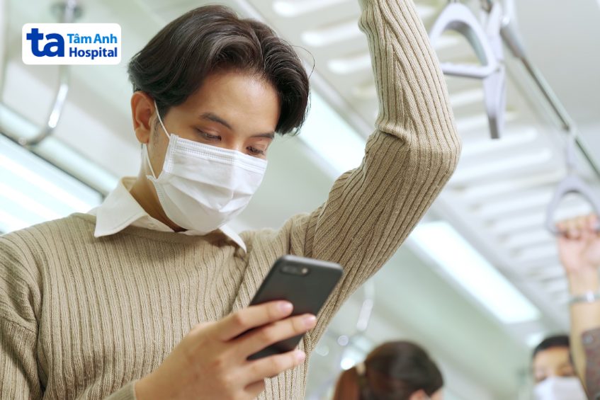 đeo khẩu trang nơi công cộng