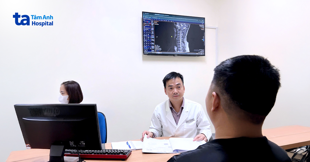 Khám đau vai gáy, phát hiện dị dạng Chiari kèm rỗng tủy cổ