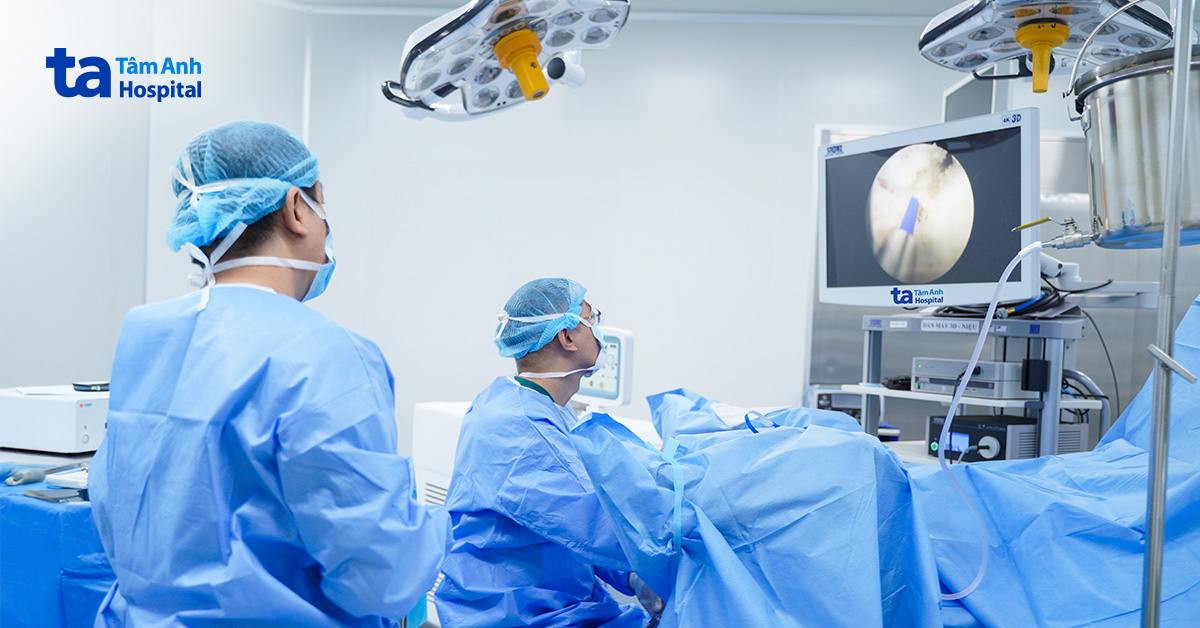 Dùng laser cắt u tuyến tiền liệt phình to 10 lần cho cụ ông