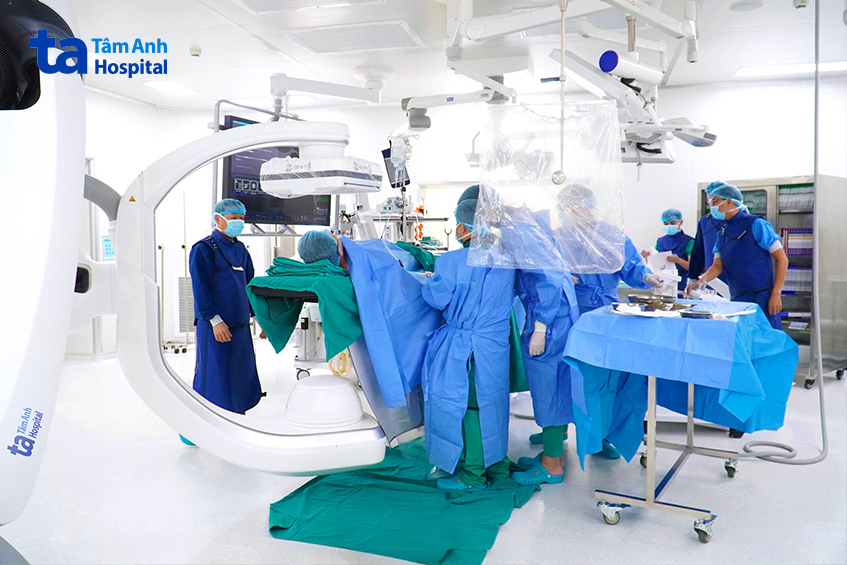 Êkip can thiệp cấp cứu tái thông mạch vành cho người bệnh