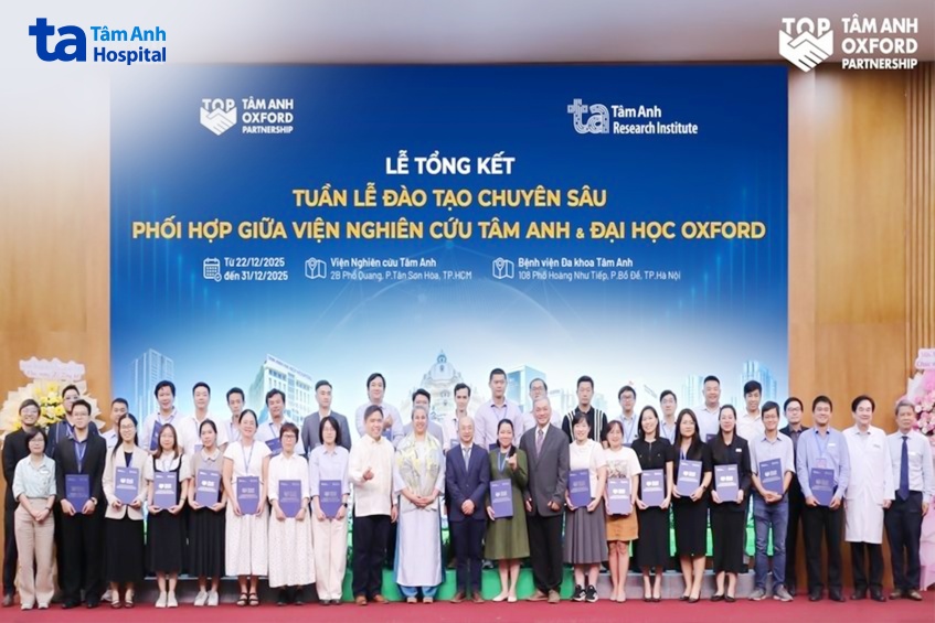 gần 100 học viên được trao chứng nhận