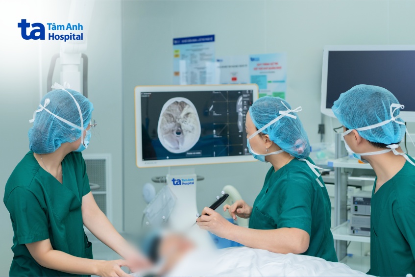 GS Chung Thủy dùng AI