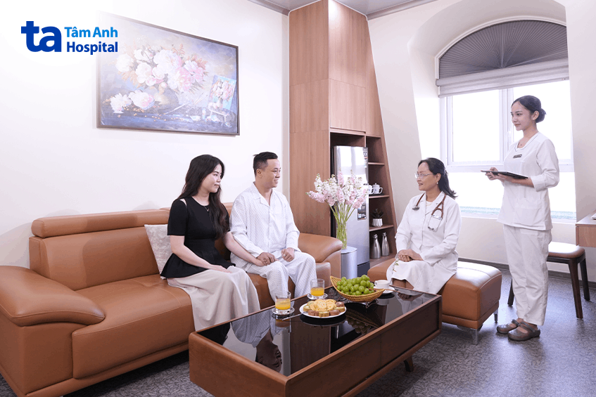 Khách hàng được chuyên gia đầu ngành trực tiếp đánh giá, thăm khám, điều trị với phác đồ cá thể hóa, tối ưu thời gian và chi phí điều trị.