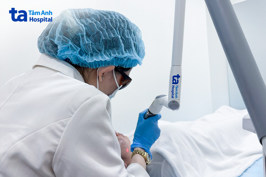 người bệnh được điều trị bằng laser