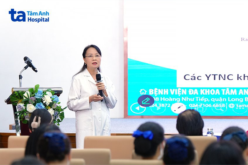 Nhờ sự thấu hiểu và đồng hành của gia đình, PGS Yến có thể toàn tâm với công việc và nghiên cứu y khoa trong nhiều năm