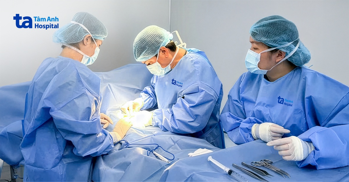 Phẫu thuật u bã đậu cho bé gái 8 tuổi 