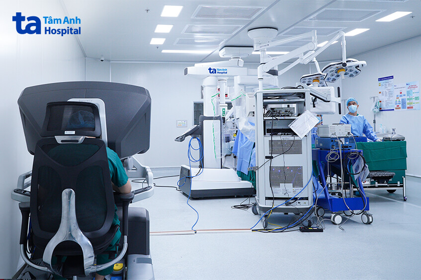 phòng mổ có robot điều trị