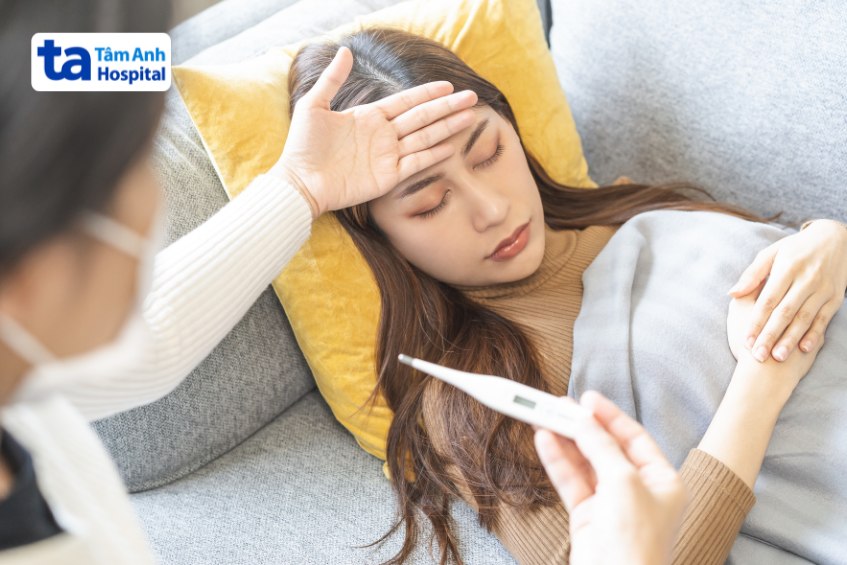 phụ nữ đang bị sốt