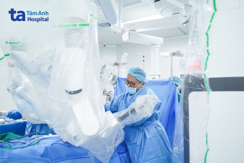 robot davinci hỗ trợ phẫu thuật