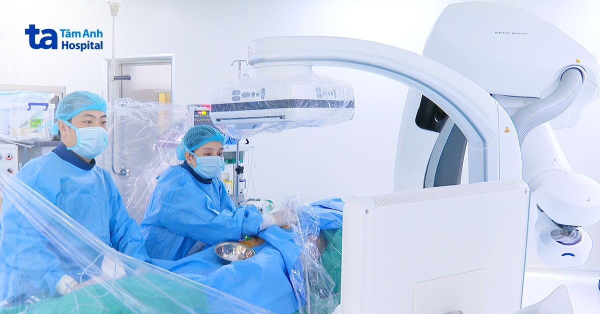 Sưng loét chân dai dẳng 7 năm do huyết khối tĩnh mạch sâu