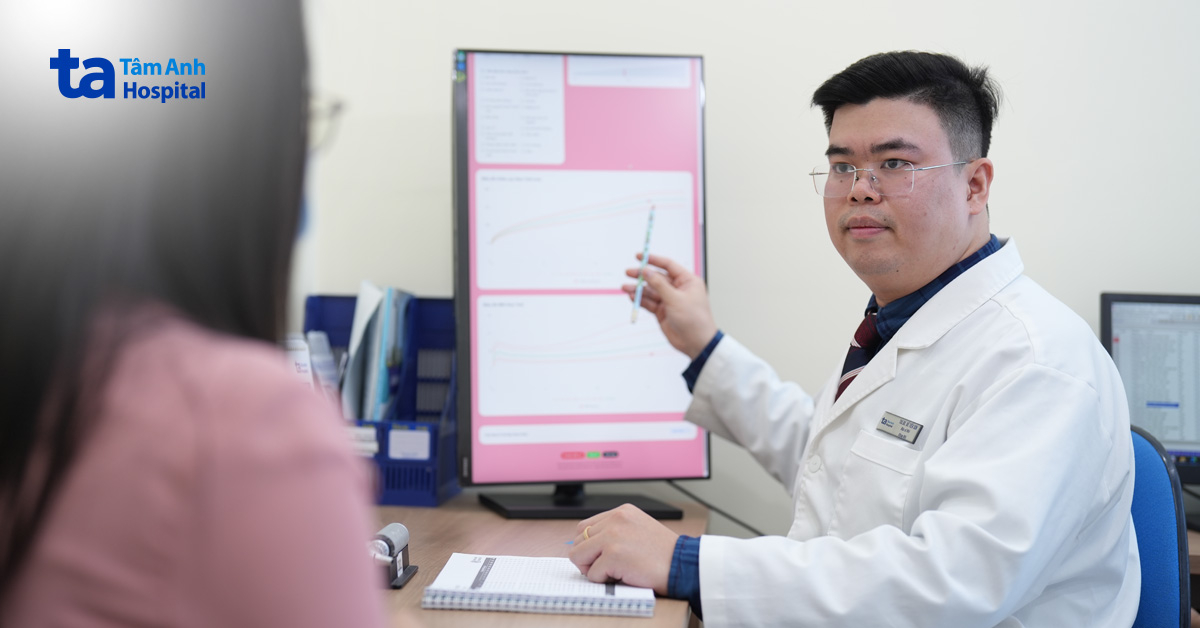 Bé gái 5 tuổi phì đại nang buồng trứng