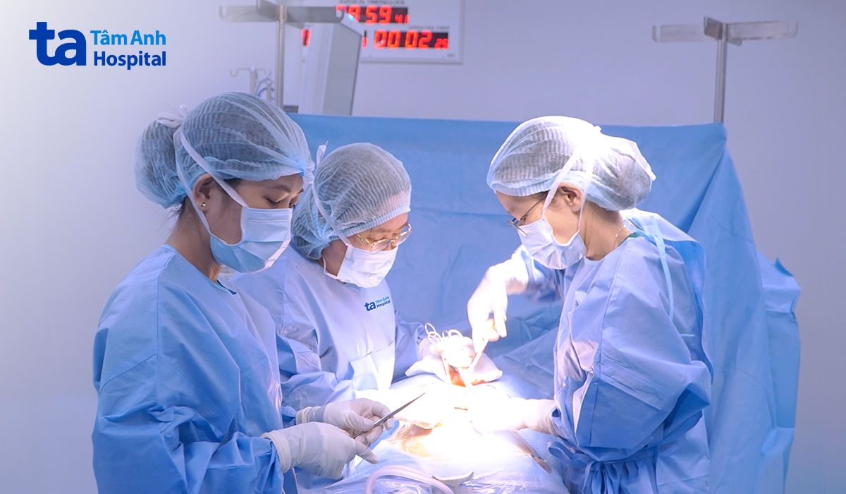 Bé gái thiếu một nhiễm sắc thể giới tính