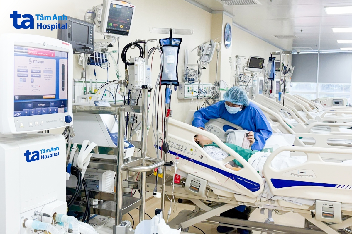 Bệnh nhân được chăm sóc tích cực tại khoa Hồi sức tích cực và Chống độc (ICU)