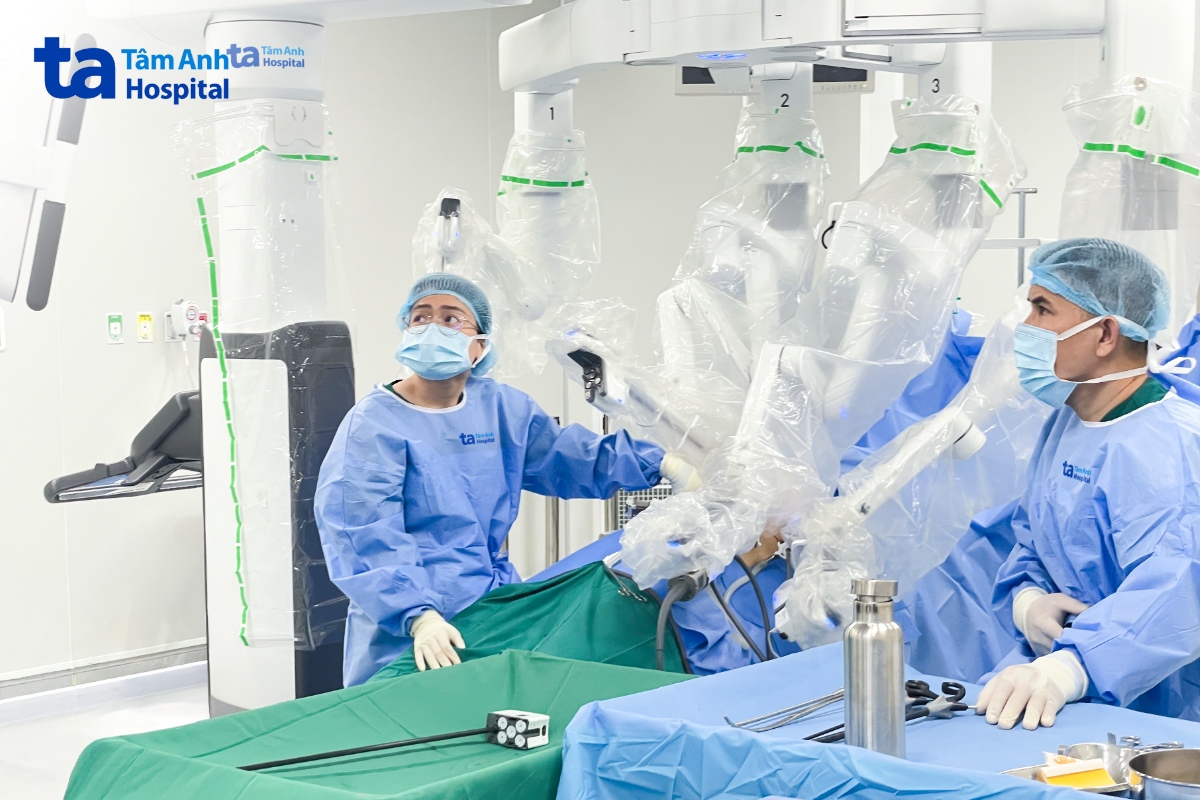 bệnh nhân được phẫu thuật tạo hình cơ hoành với sự hỗ trợ của robot da vinci xi