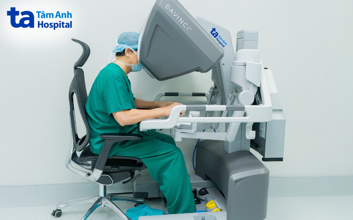 BS Hùng điều khiển cánh tay Robot