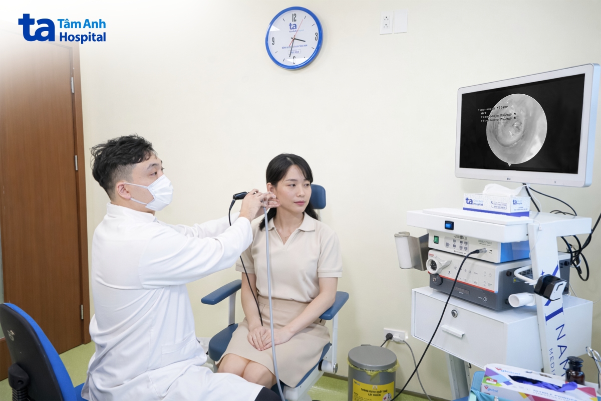 Côn trùng làm tổ trong tai sau chuyến du lịch