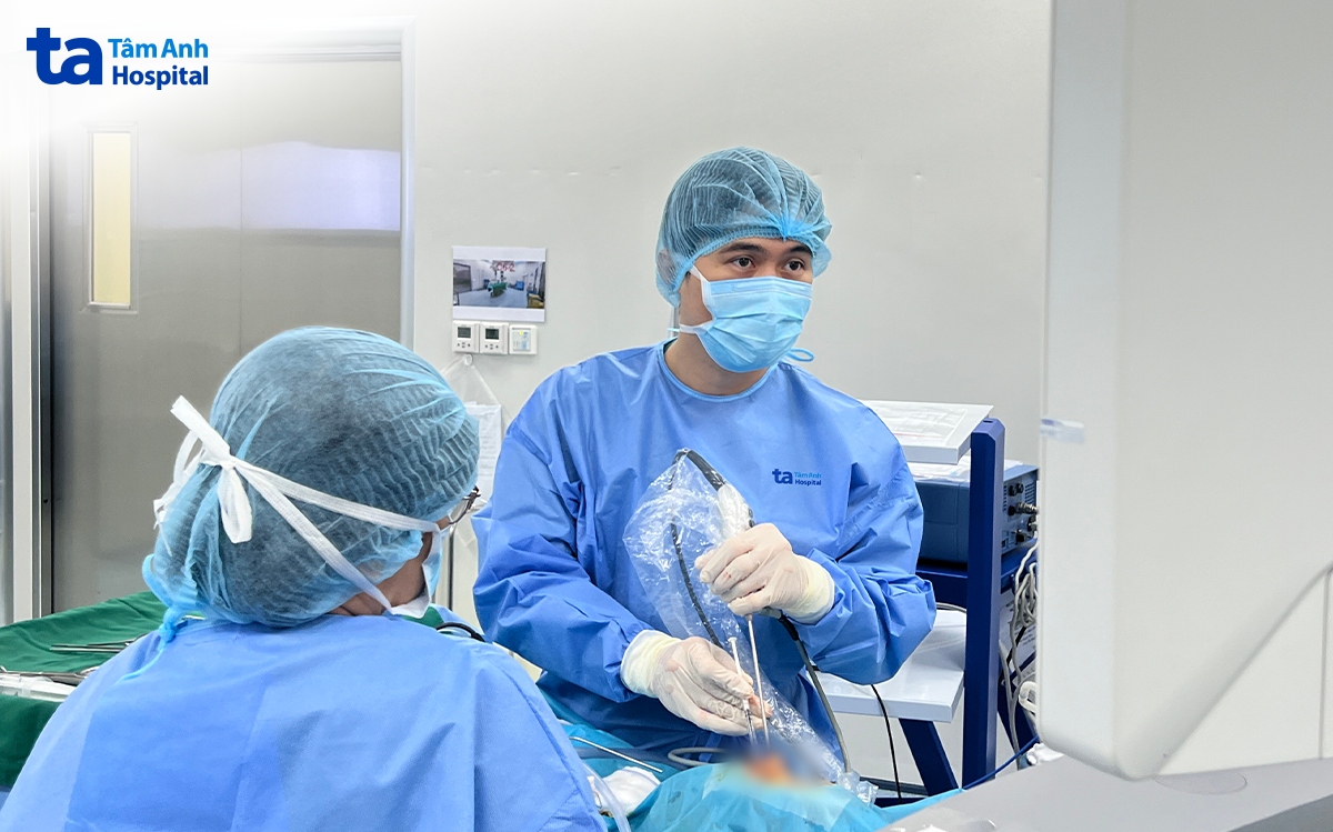 BS Thái Duy phẫu thuật xoang hàm