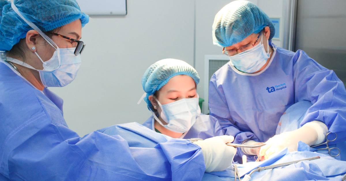 Cắt polyp tử cung trước khi thụ tinh ống nghiệm