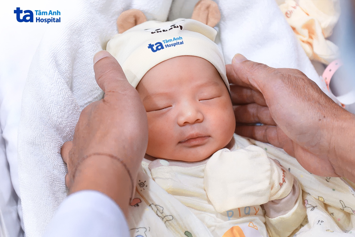 con gái của chị liên chào đời sau 5 năm chờ đợi