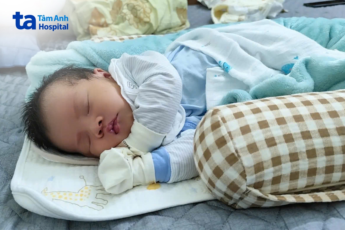 Con trai chị Nhài lúc 10 ngày tuổi