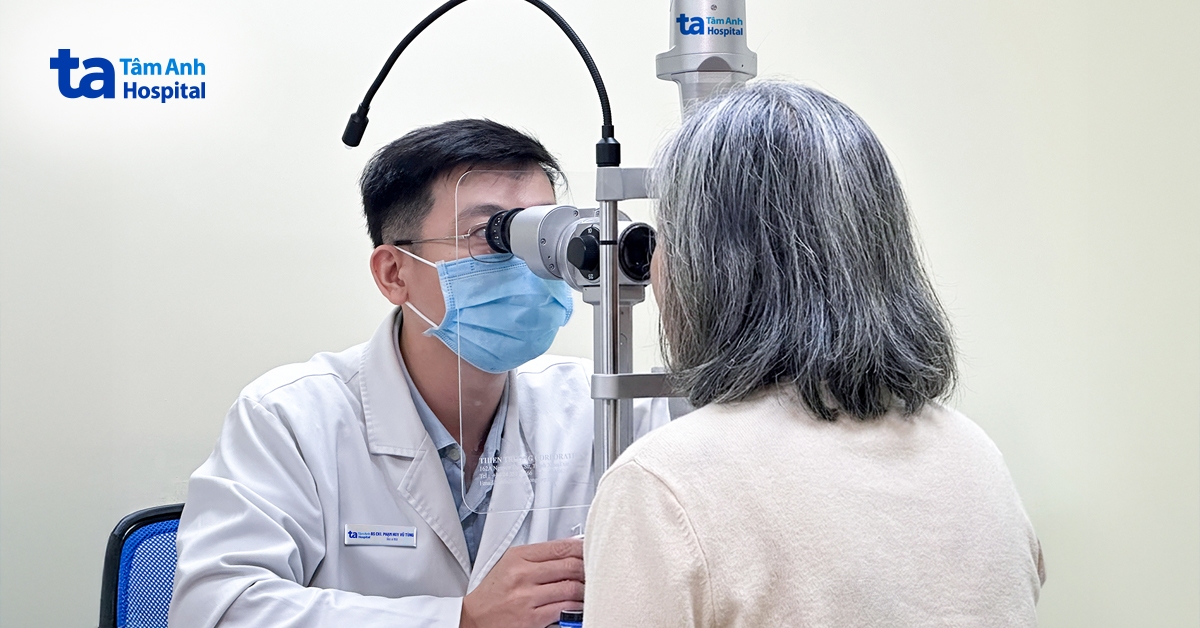 Cứu thị lực cho người phụ nữ phù hoàng điểm