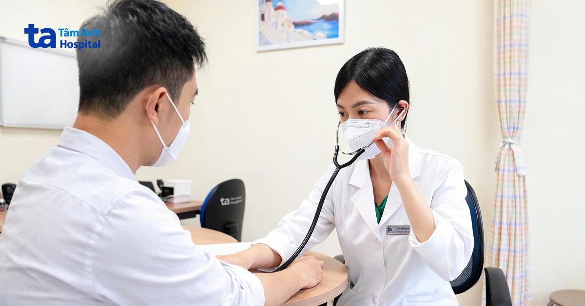 Đau bụng sau ăn hải sản, phát hiện cổ trướng do tăng bạch cầu ái toan