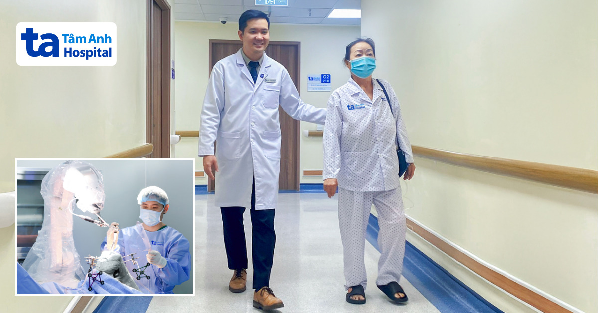 Đi lại được sau 3 giờ nhờ robot thay khớp gối