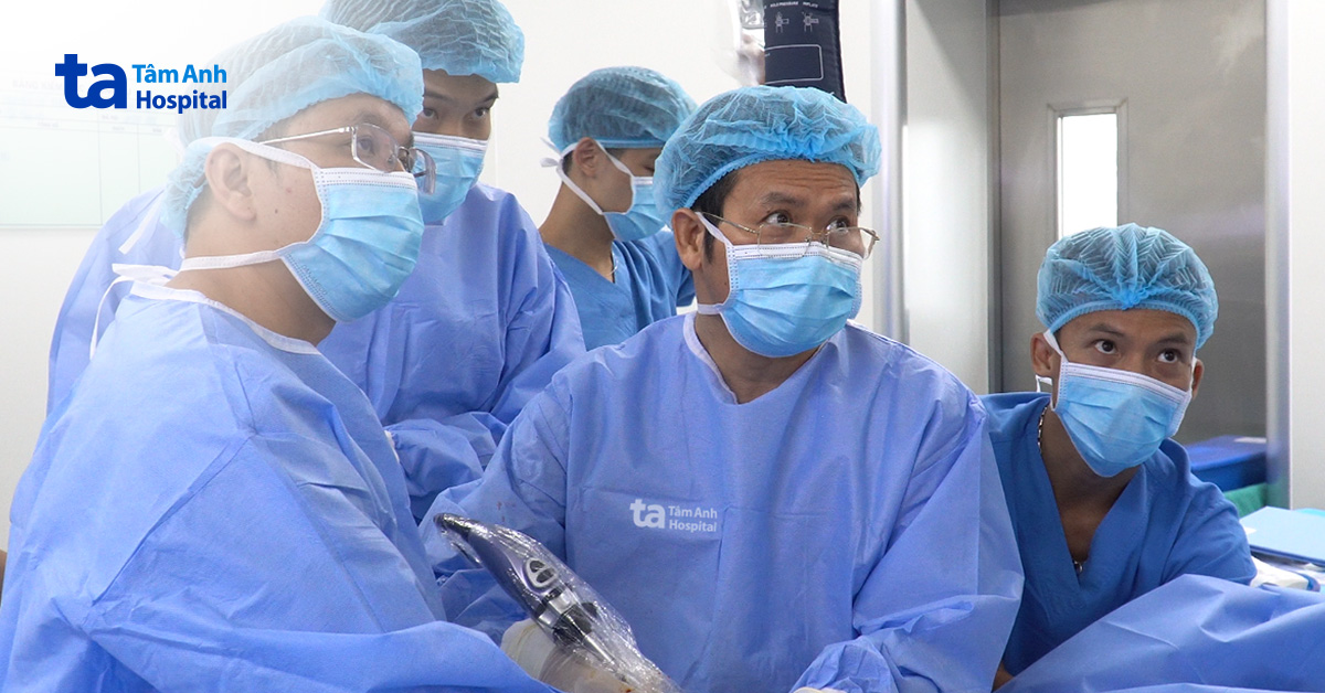 Kẹt sỏi niệu quản gây giãn thận