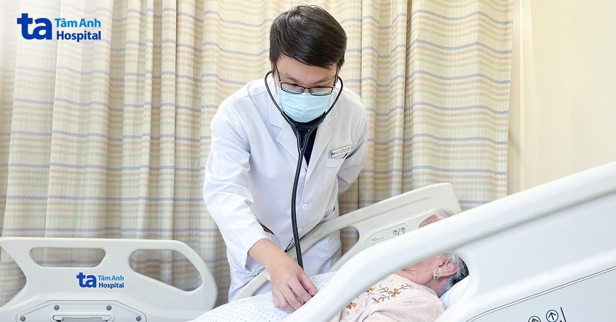 Khám mắt phát hiện tắc động mạch chân