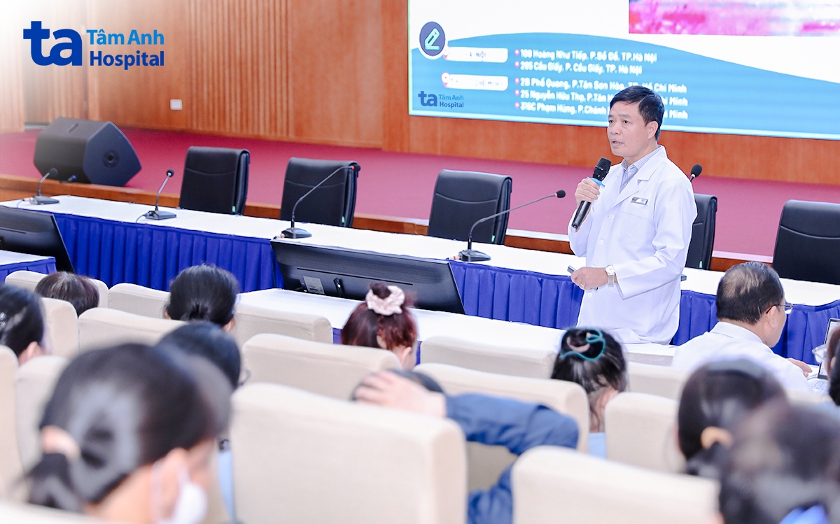 Dược sĩ Tống Văn Khải và đội ngũ khoa Kiểm soát nhiễm khuẩn luôn nỗ lực lan tỏa thói quen rửa tay đúng cách để kiến tạo môi trường y tế an toàn