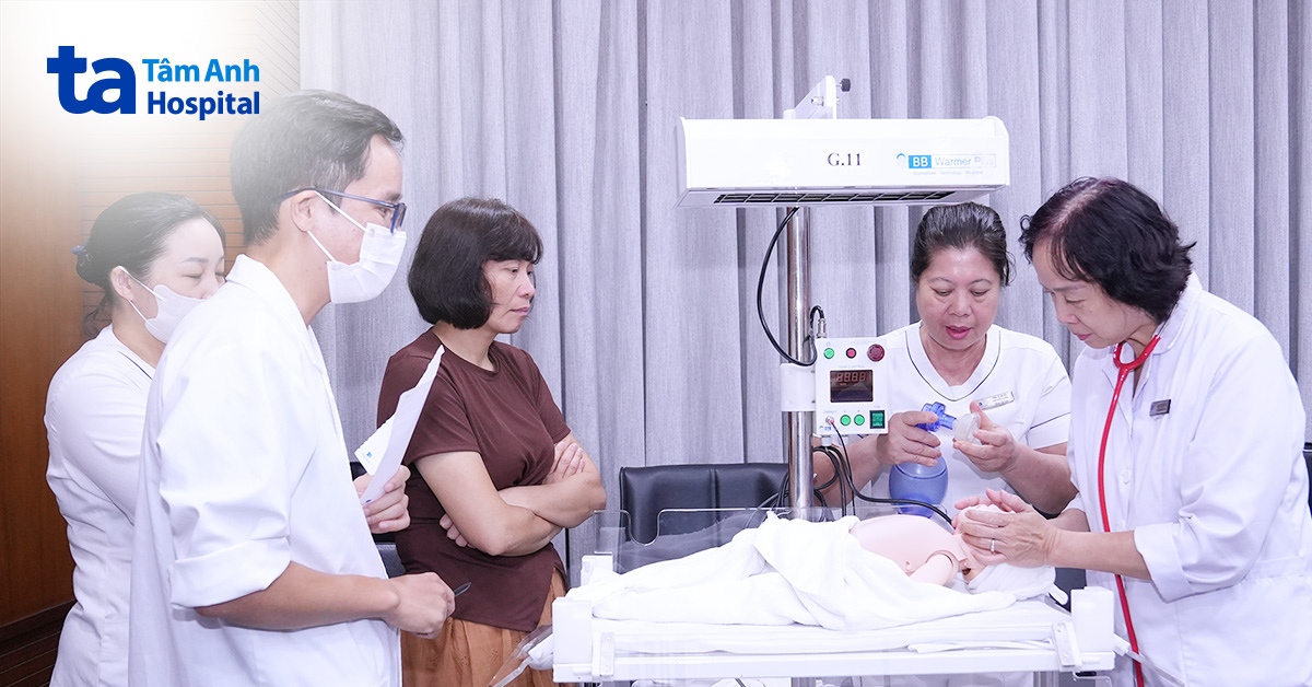 Khóa đào tạo “Hồi sức ban đầu trẻ sơ sinh” được xây dựng tinh gọn với thời lượng thực hành chuyên sâu