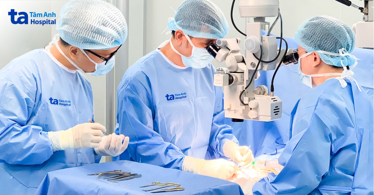 Mổ “2 trong 1” giúp người đàn ông triệt sản 10 năm có con