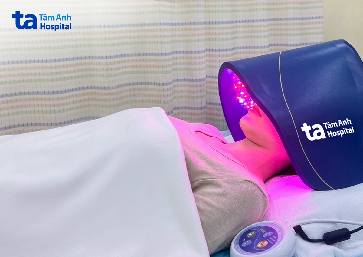 người bệnh chiếu đèn led celluma
