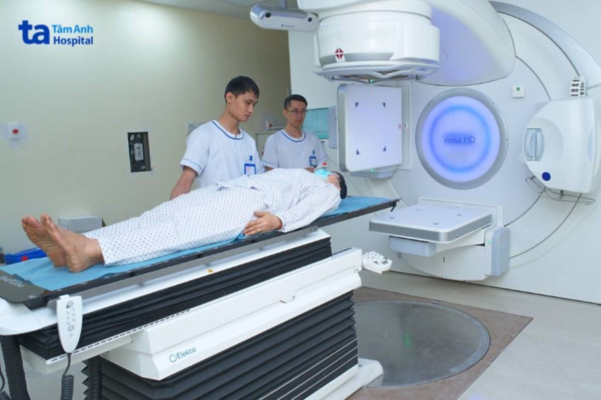người bệnh đang chiếu xạ trị