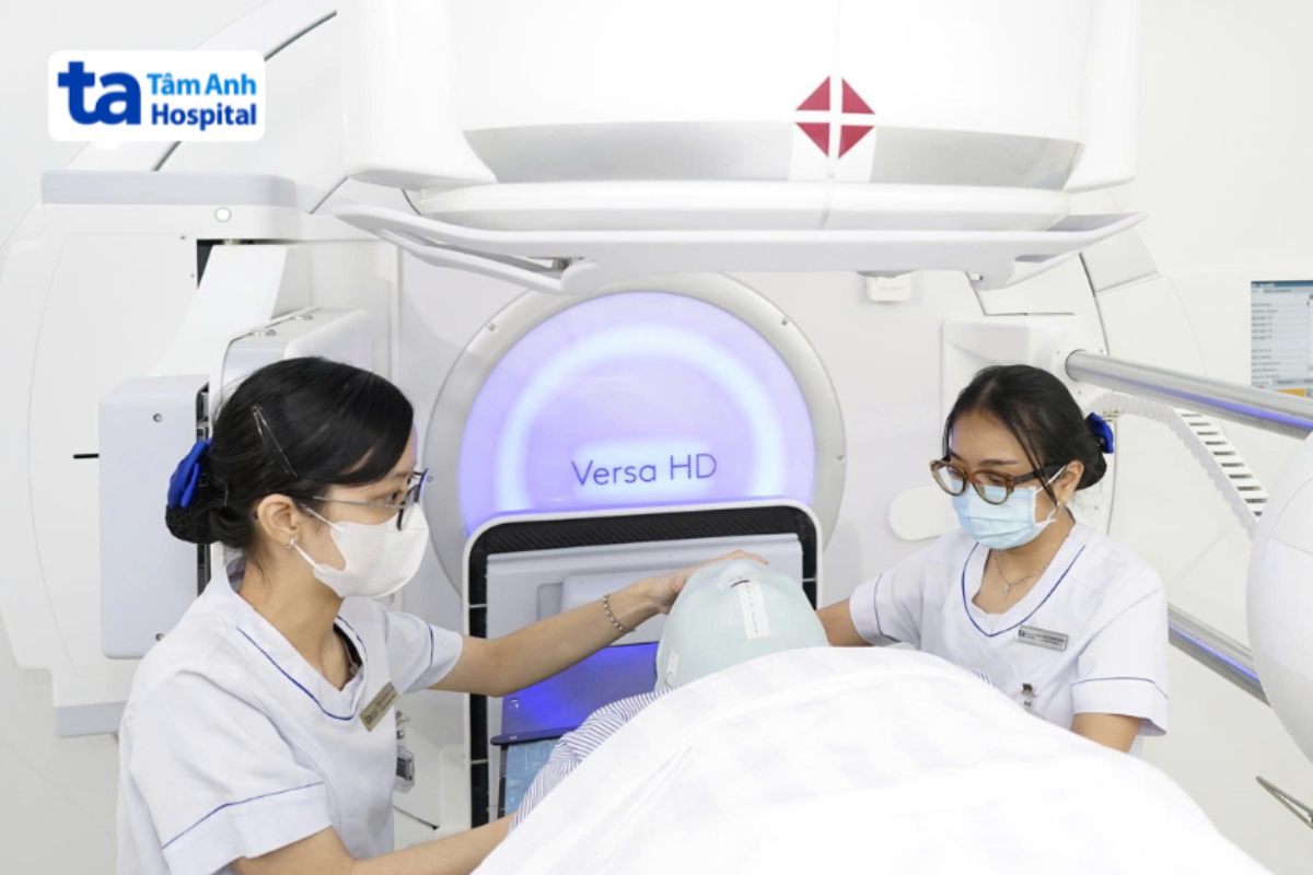 người bệnh đang được xạ trị