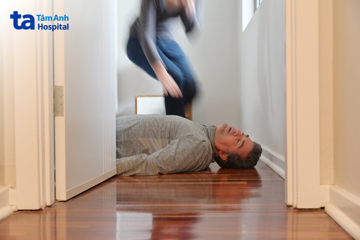 người đàn ông bị ngưng tim đột ngột