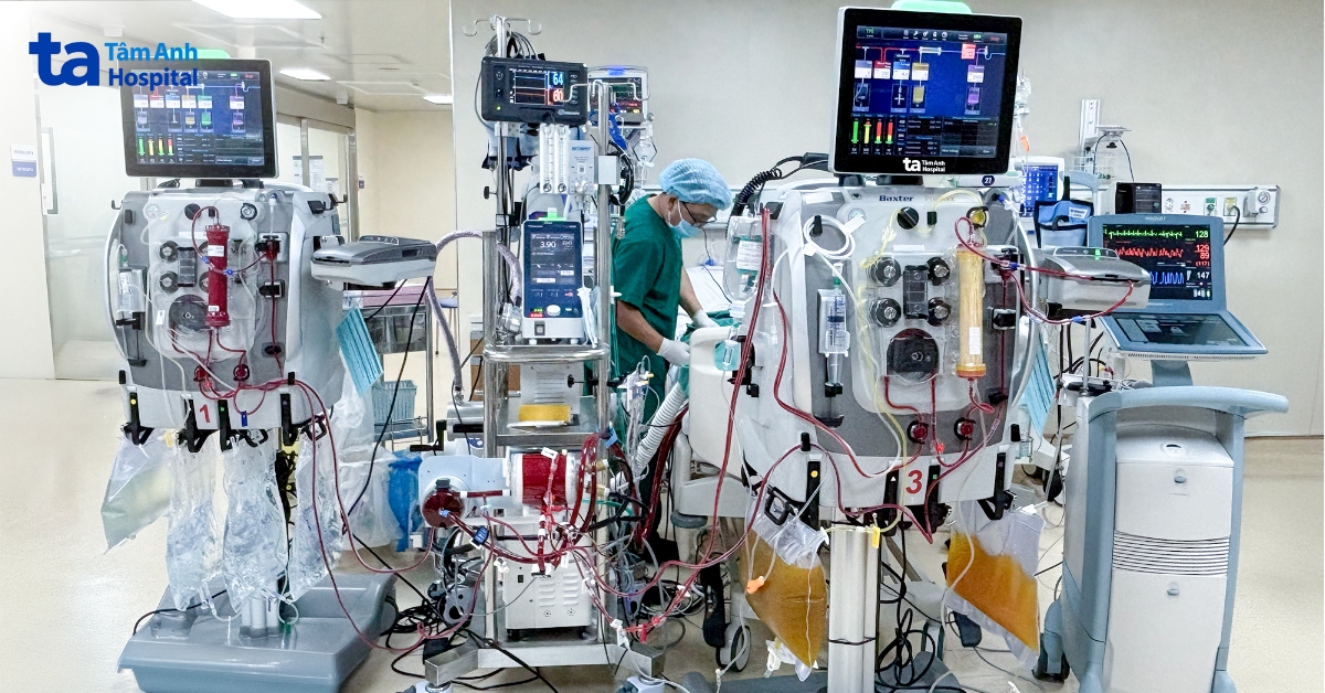 Hệ thống máy móc chuyên dụng tại khoa ICU giúp ông Thời duy trì sự sống sau cơn tai biến tim mạch. Ảnh: Bệnh viện Đa khoa Tâm Anh