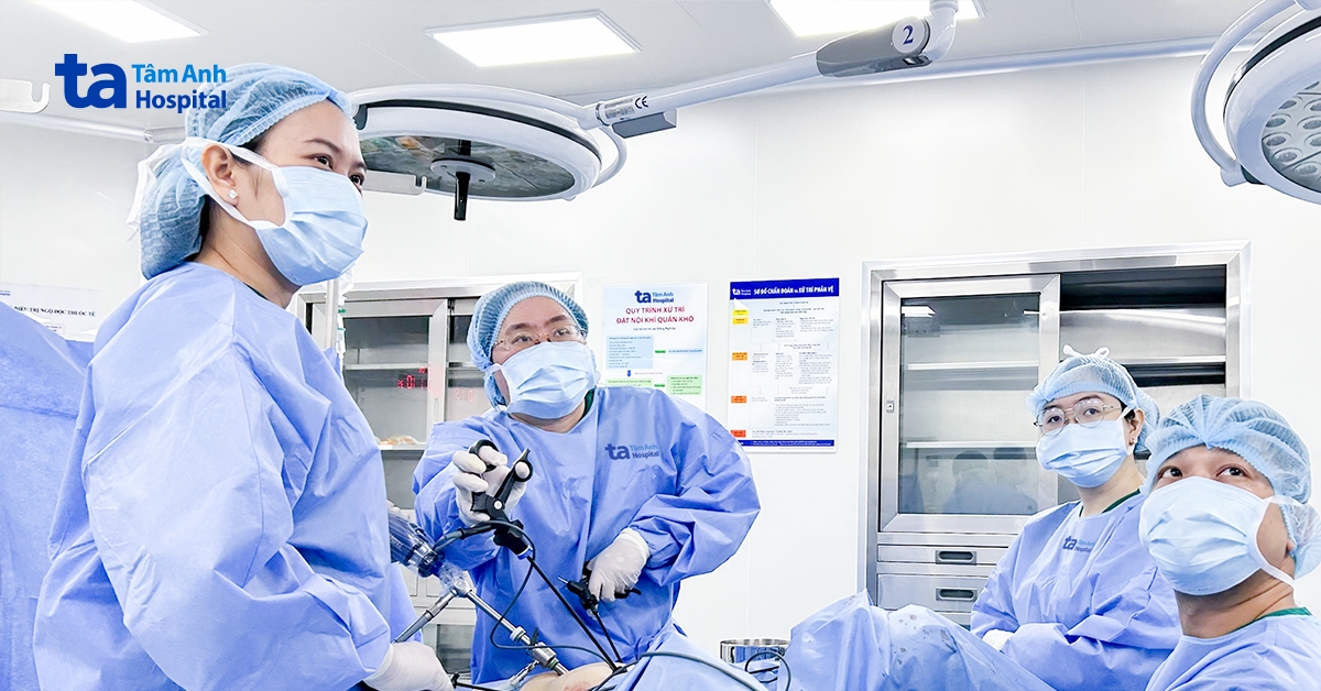 Phẫu thuật nội soi cắt tử cung dự phòng ung thư