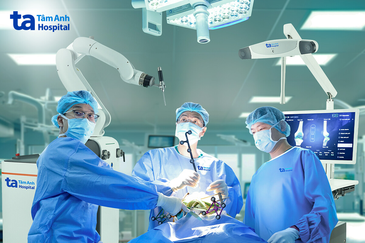 phẫu thuật thay khớp gối bằng robot ai cuvis joint thế hệ mới