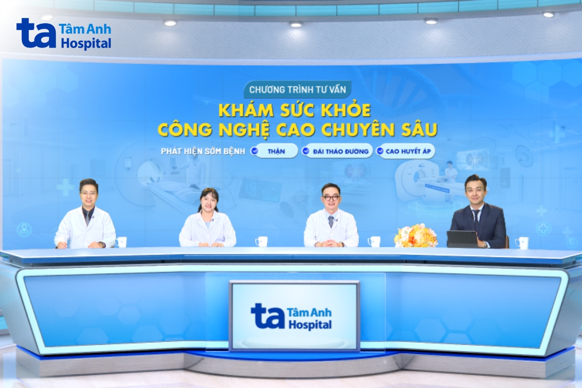Các bác sĩ khoa Nội Tổng hợp tham gia tư vấn tại buổi giao lưu trực tuyến. Ảnh: Bệnh viện Đa khoa Tâm Anh