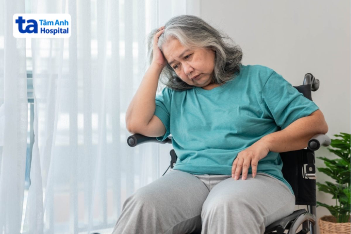 phụ nữ trung niên mệt mỏi